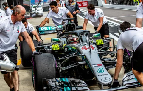 F-1: Hamilton aprovecha la mala suerte de Vettel