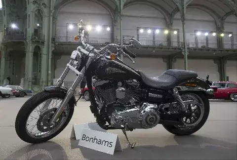 La Harley que le regalaron al Papa fue vendida por 284 mil dólares