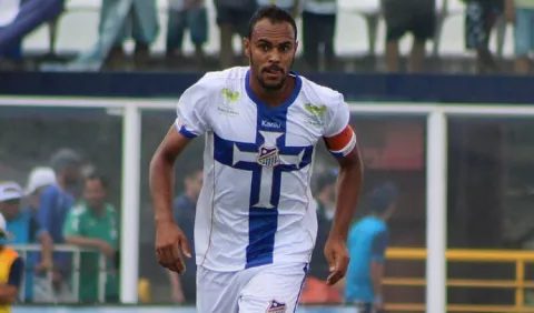 Futbolista alcanzado por un rayo ya está listo para jugar