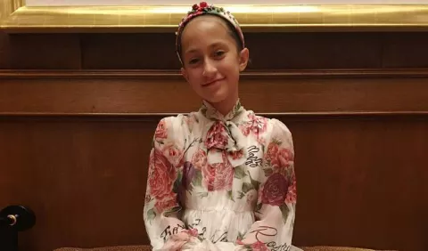 Hija de JLo  debuta  en video de su madre