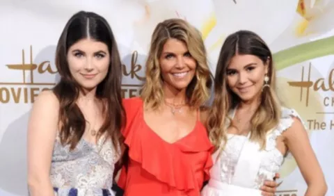 Actriz y sus hijas son excluidas de Hollywood 