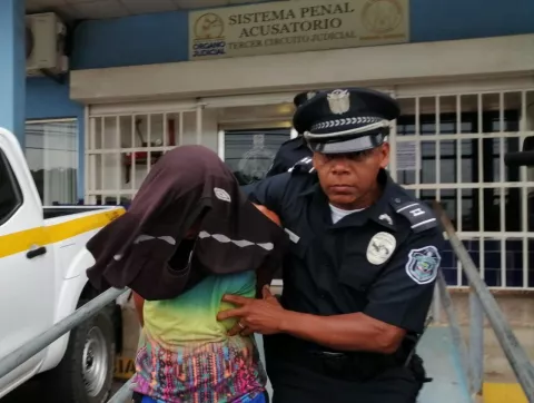La mató, le tomó fotos, las guardó en el celular y llevó a otra chica al lugar donde cometió el crimen