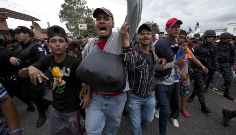 El viacrucis de la migración hondureña: la caravana de la miseria