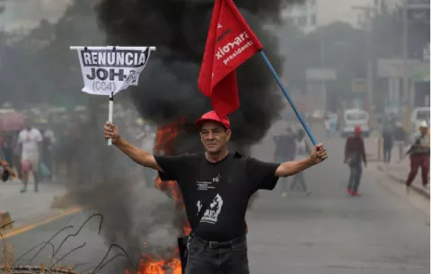 Piden la renuncia del presidente de Honduras por uso de dinero de narcos