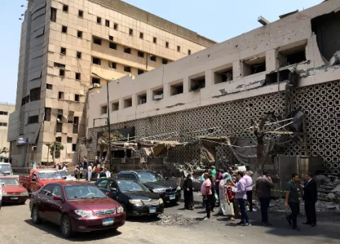 Choque múltiple contra un hospital en El Cairo deja 20 muertos y 47 heridos