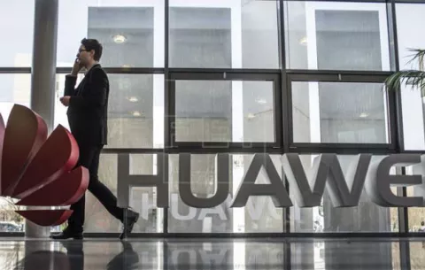 Dueño de Huawei resta importancia a la presión de los Estados Unidos