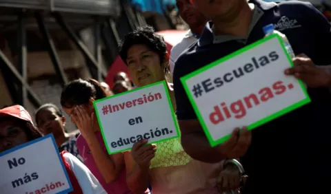 Una huelga parcial, con promesas de diálogo por parte del Ministerio de Educación