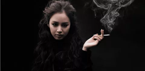 Los riesgos que enfrentan las mujeres que fuman