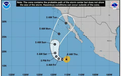 Huracán Rosa y tormenta Sergio surcan Pacífico mexicano favoreciendo lluvias