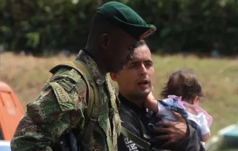 Dirigente chavista: Militares desertores planean incursión violenta en Venezuela