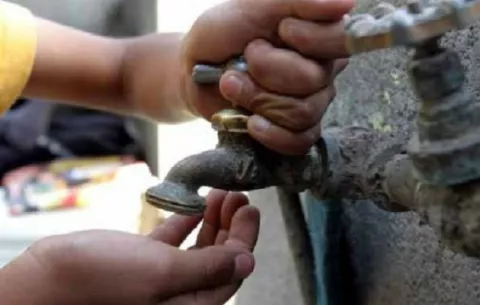 De La Iglesia pretende aumentar el costo de la tarifa de agua potable