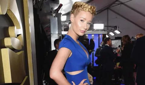 Iggy Azalea recibe un frasco de semen por correo