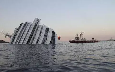 Costa Cruceros pagará 14.000 euros a cada pasajero del crucero naufragado