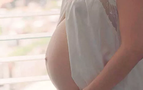 Mujer da a luz a dos pares de gemelos idénticos