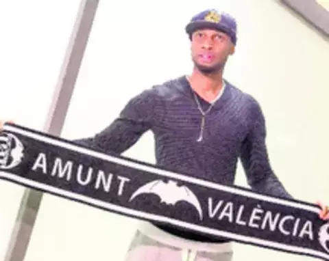 El exbarcelonista Seydou Keitaes el fichaje sorpresa del Valencia 