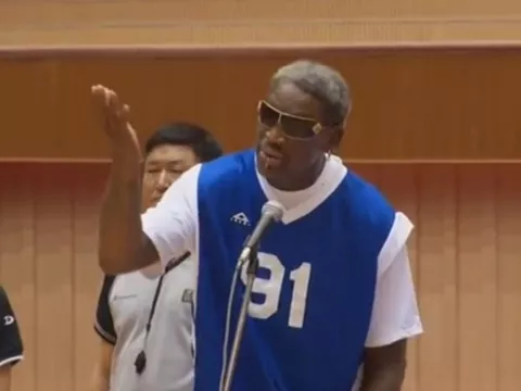  Dennis Rodman le canta feliz cumpleaños a  Kim Jong-Un