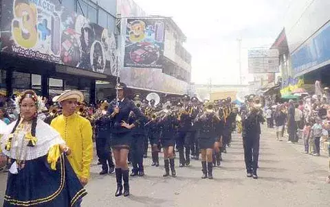 Folclor, tradición y desfiles en  aniversarios de La Pintada y Chitré 