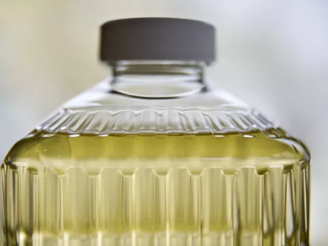 La obligan a beber aceite porque está "poseída"