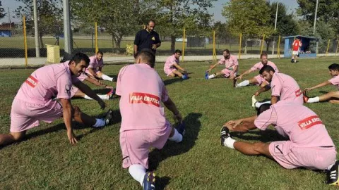 Equipo de fútbol es patrocinado por un prostíbulo