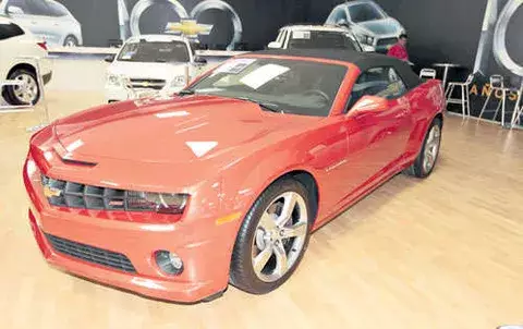Chevrolet Camaro, Mini  Coupé y VW Beetle, autos fuera de serie 