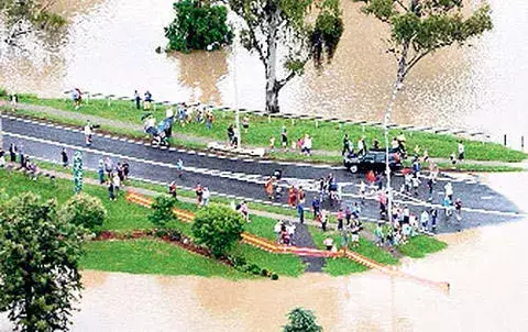 Más de 14 mil australianos están aislados  a causa de las inundaciones 