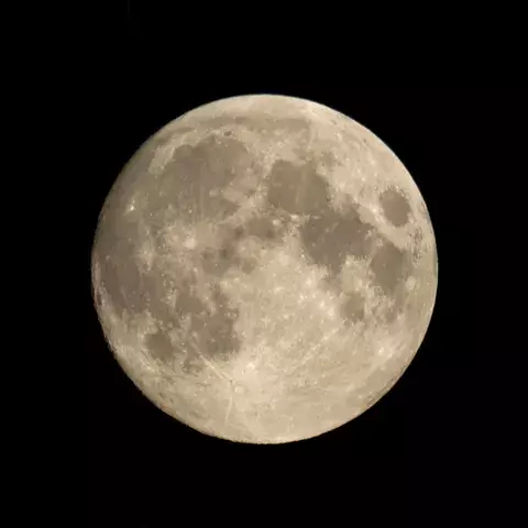 Podrían existir en la Luna reservas de combustible