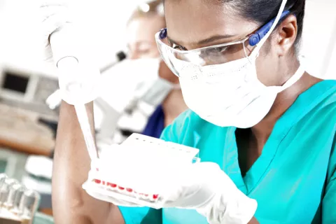 Hospital chino pide sangre de mujeres vírgenes para investigar el papiloma
