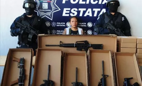 Descubren arsenal por reporte de niño armado