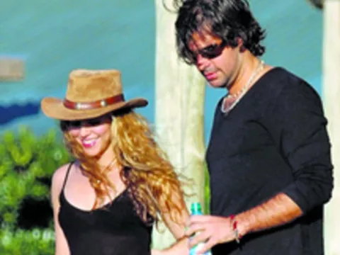 Una relación supuestamente secreta y ante los ojos de la prensa 