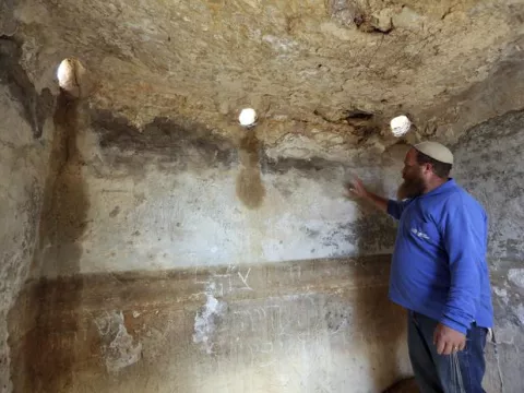 Hallan baño ritual de 2,000 años con sistema para recoger agua