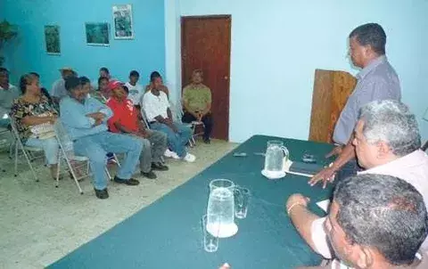 Pérez denuncia a allegado de Vallarino por terrenos  