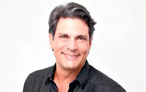 Regresará a Panamá con su obra  “Monologando” 