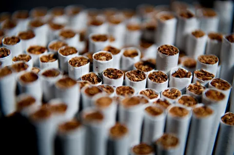 Cigarrillo eléctrico causa cierre de una autovía