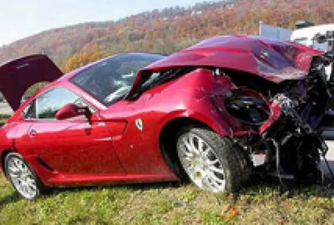 En venta por internet el Ferrari accidentado de Cristiano Ronaldo
