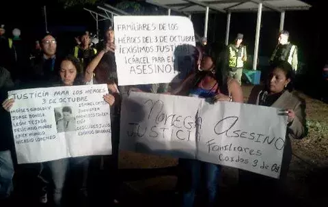 Familiares de las víctimas del régimen militar protestan en El Renacer