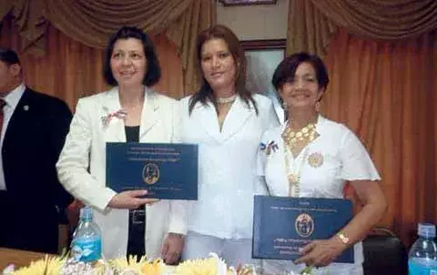Damas penonomeñas reciben medalla Ramón Maximiliano Valdés 
