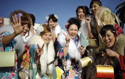 Japón celebra el Día de la Mayoría de Edad con un descenso de nuevos adultos 