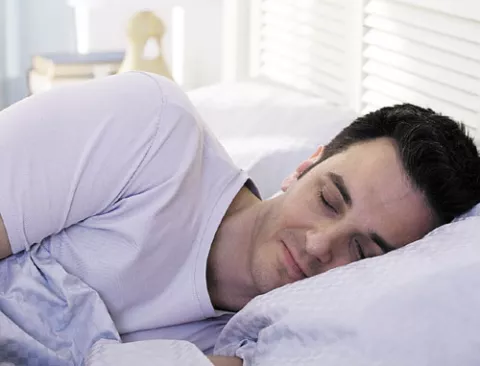 Mujeres y hombres logran ser atractivos con una buena noche de sueño