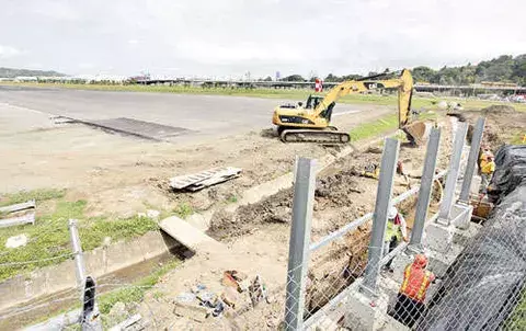 Traslado de aeropuerto  a Howard tendrá que esperar 