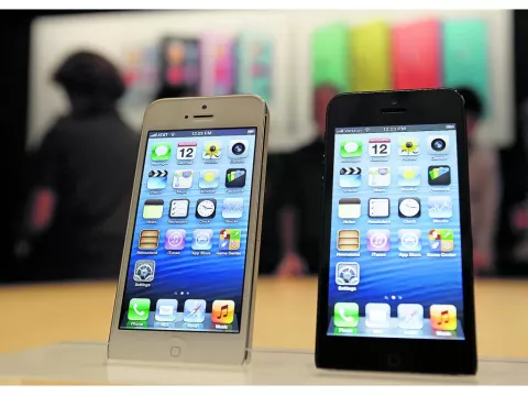 Entusiasmo en el primer día de venta del iPhone 5
