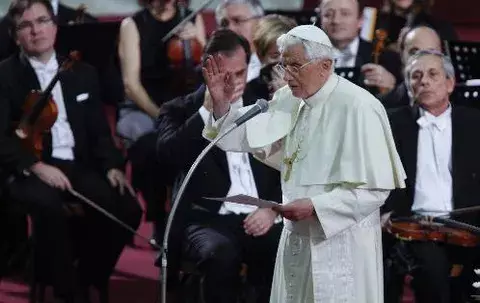 Benedicto XVI pide cese de violencia, luego de ejecuciones de rehenes colombianos