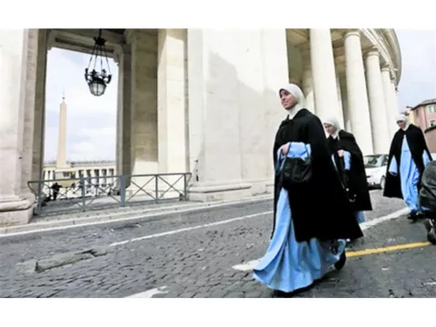 Monjas mexicanas rezan por la sucesión papal 