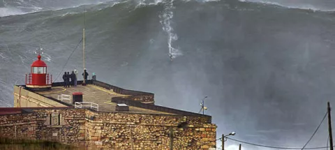 Una ola de 30 metros, es la ola más grande jamás surfeada