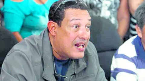 Posiciones encontradas acerca de los recientes despidos de médicos 