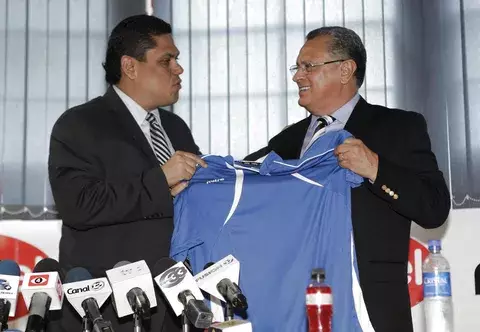 Nuevo técnico de El Salvador promete clasificar a hexagonal final mundialista
