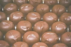 Una chocolatera crea bombones inspirados en las cervezas