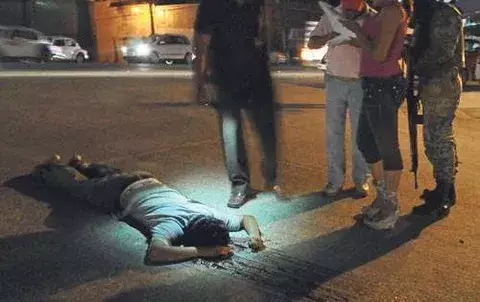 Ciberpiratas amenazan a narcos 