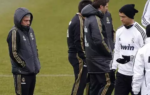 Mourinho arropa a Cristiano: "Quien le toque tendrá problemas"