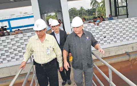 El presidente Martinelli visitó la planta de Chilibre