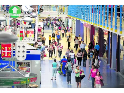 Una tarde de consumo, en medio de la crisis 